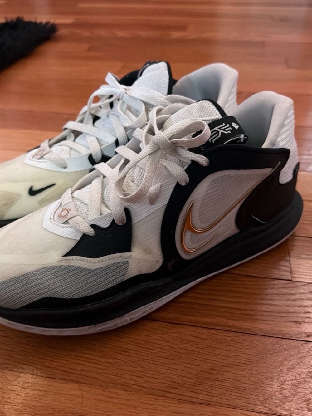 Nike Men’s Kyrie 5 White and Black Basketball Shoes with Metallic Gold Swoosh